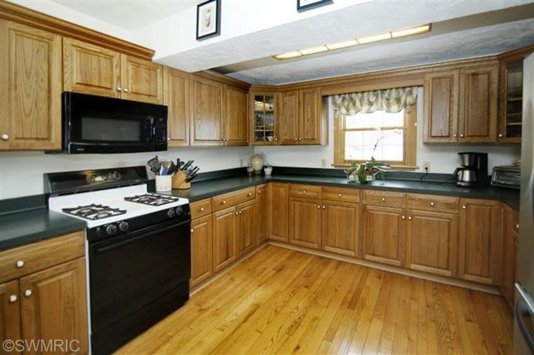 1561 Morse Rd - Photo 3 of 8