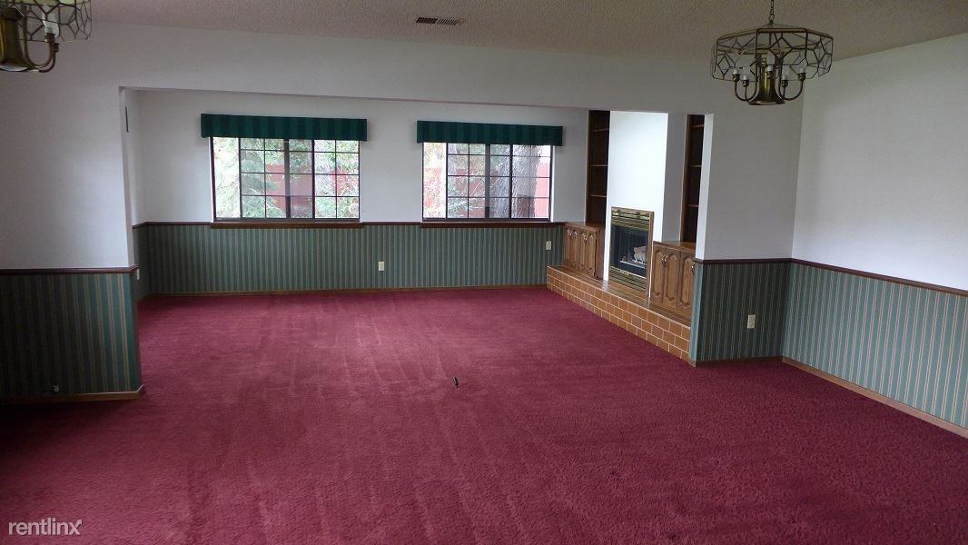 1085 Fairway Ct #B - Photo 2 of 10