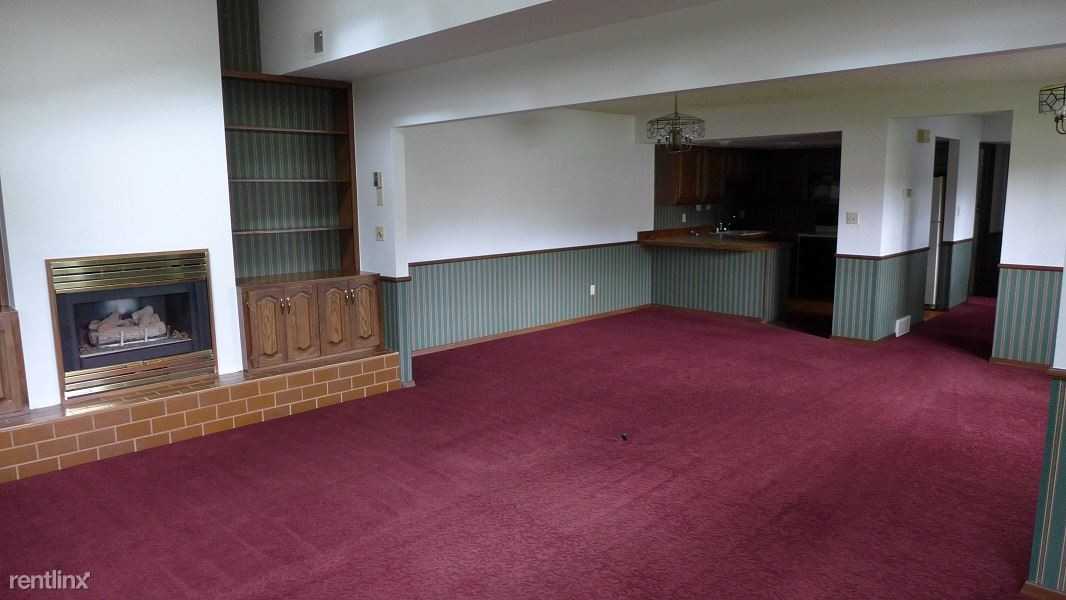 1085 Fairway Ct #B - Photo 3 of 10