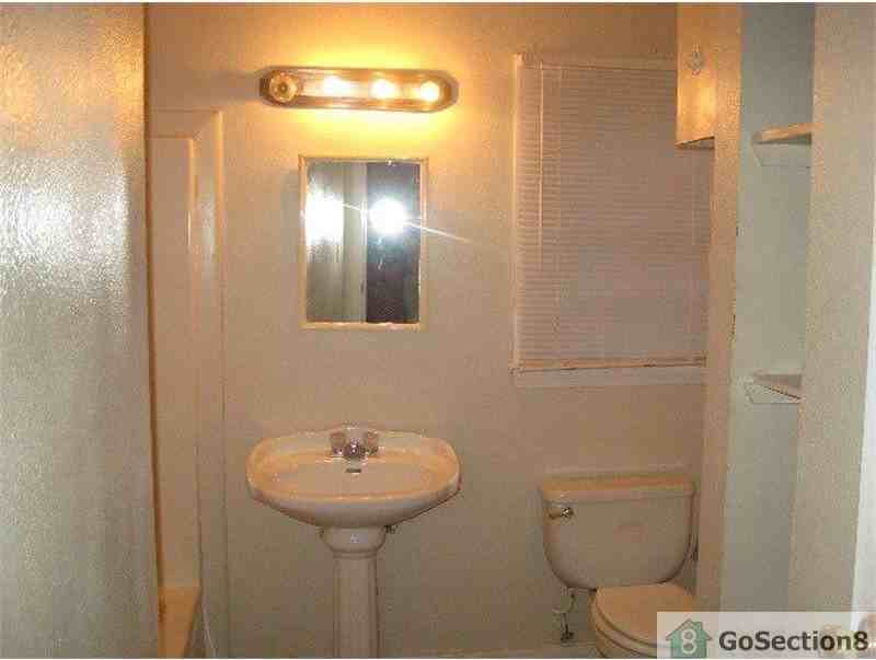 321 Snyder Dr - Photo 2 of 6