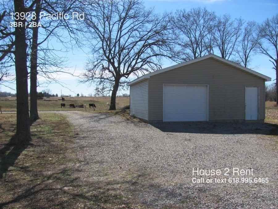 13928 Pacific Ln - Photo 2 of 14