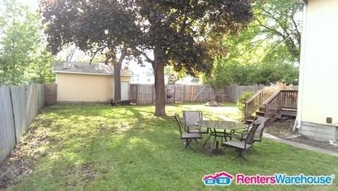 515 Queen Avenue North - Photo 3 of 14