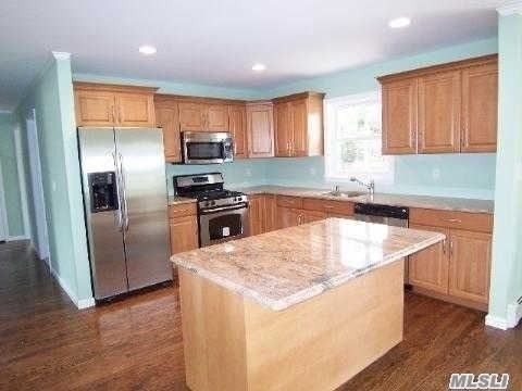 1090 McDonald Ave - Photo 2 of 8