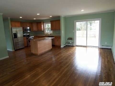 1090 McDonald Ave - Photo 3 of 8