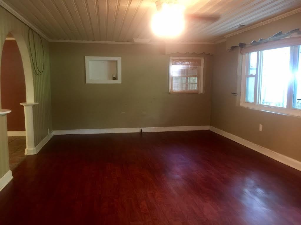 1404 Gordon St - Photo 3 of 10