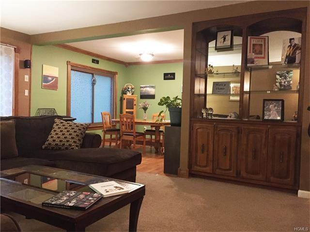 208 Treetop Cir - Photo 3 of 19