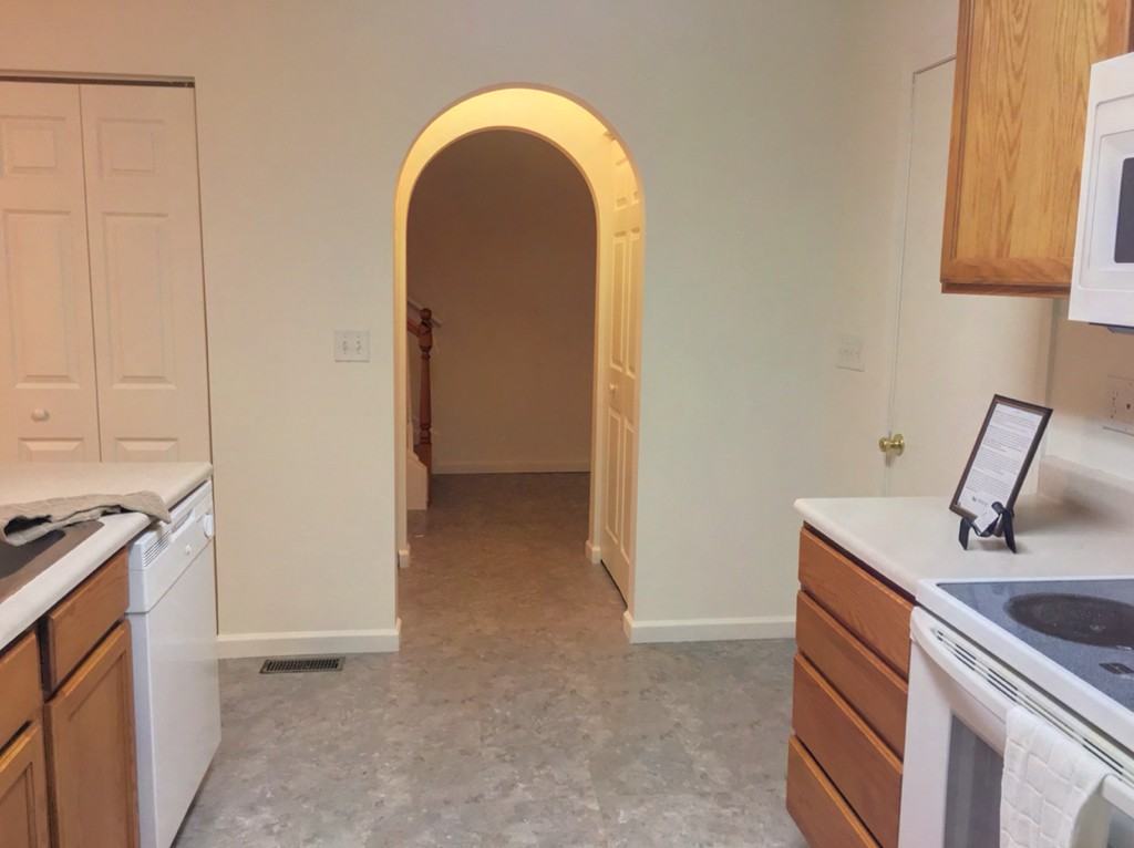 390 Golden Valley Drive - Photo 2 of 12