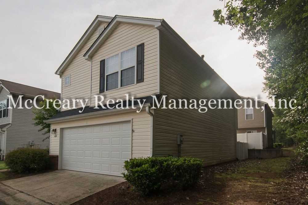 624 Bedford Ct - Photo 3 of 20