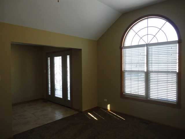 1164 Cherry Ln - Photo 2 of 12