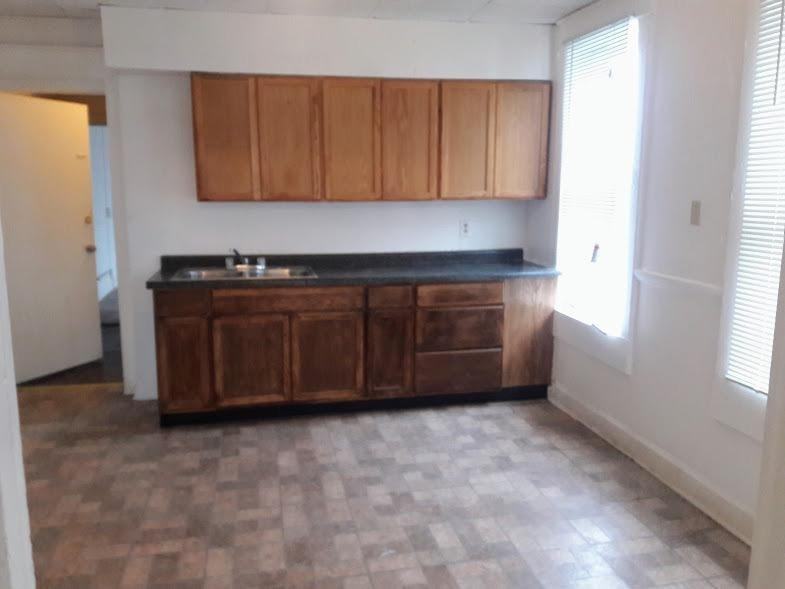 2205 Greenfield Ave - Photo 2 of 4