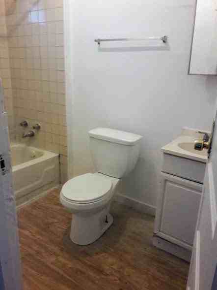 2205 Greenfield Ave - Photo 3 of 4