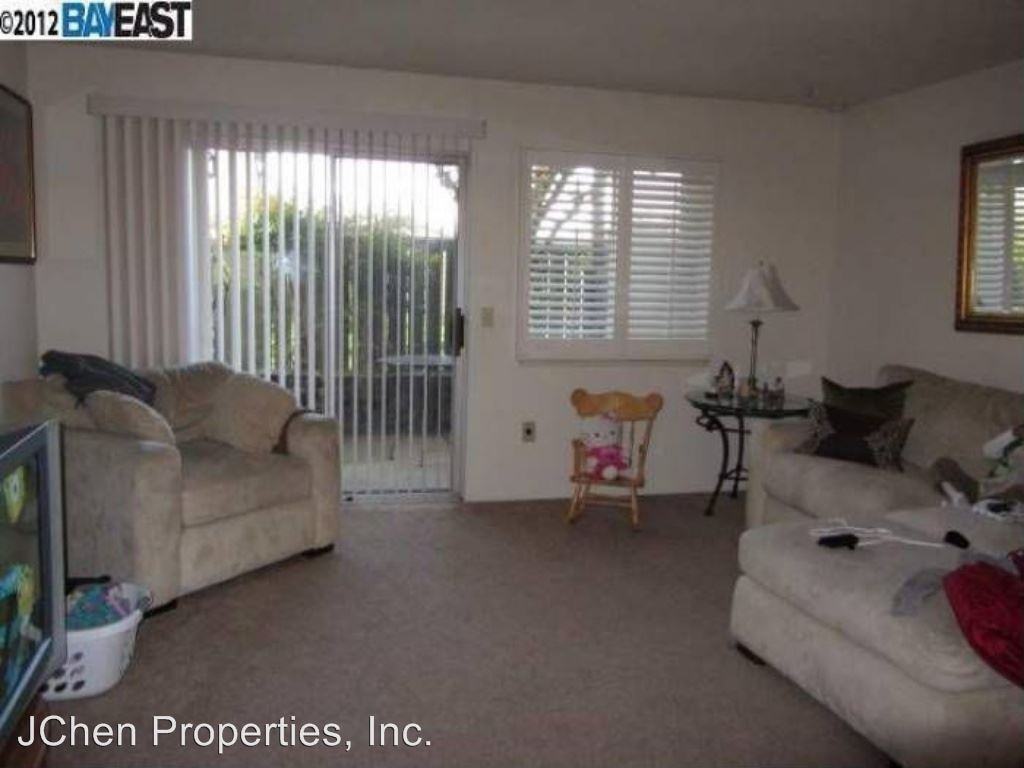 442 Caliente Dr - Photo 2 of 8