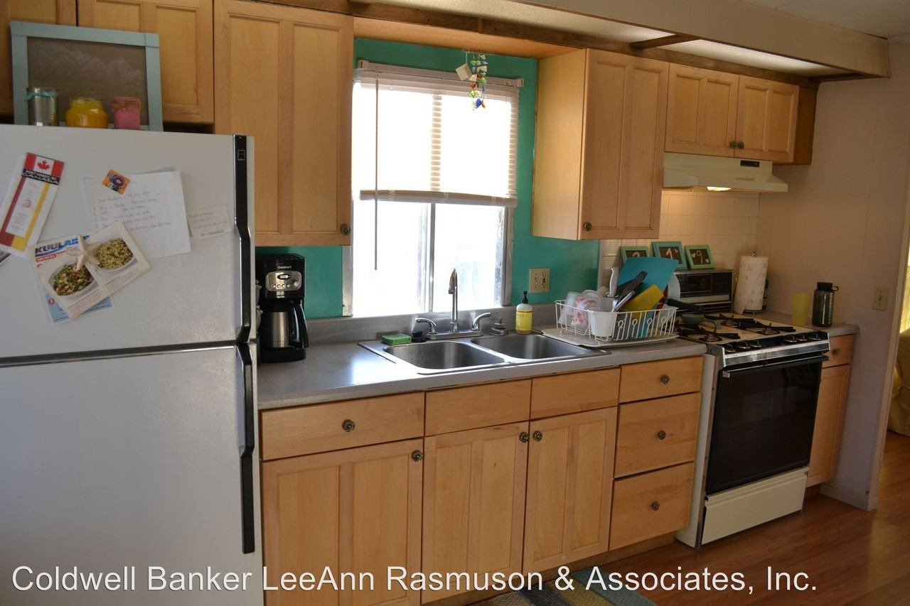 219 Locust St - Photo 3 of 8