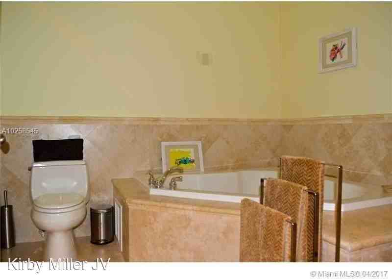 1033 SE 2nd Ct - Photo 3 of 10