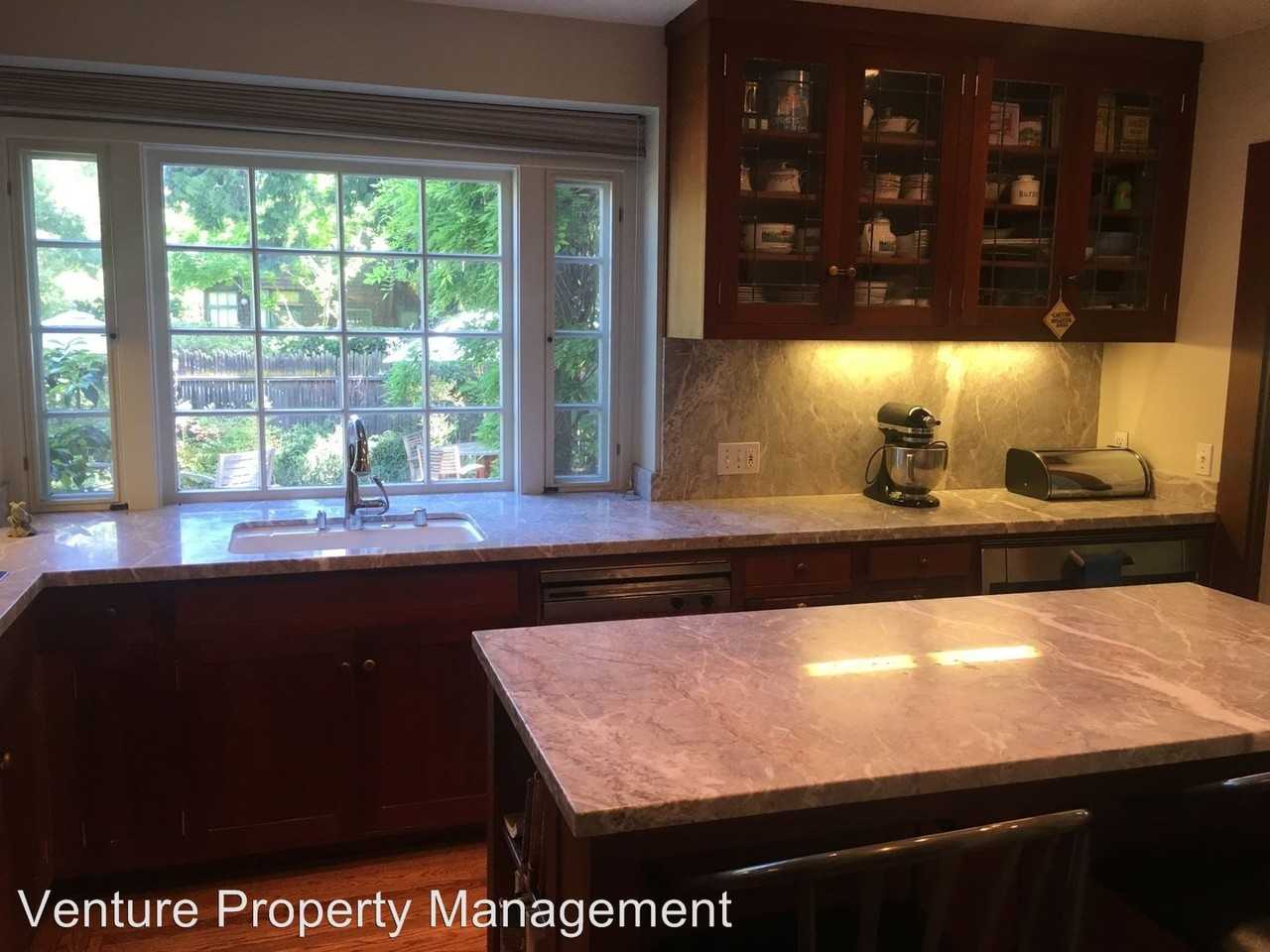 1103 Ramona St - Photo 2 of 18