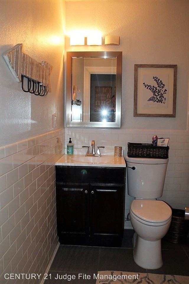 5825 Holloway St - Photo 2 of 2