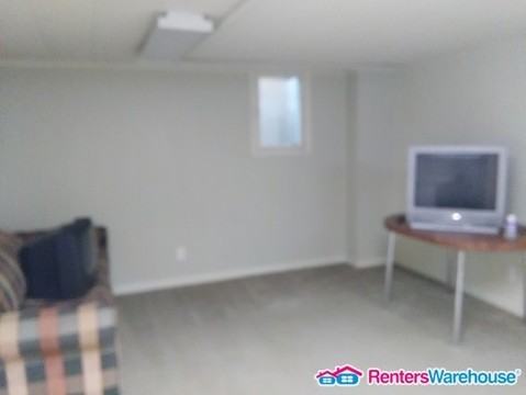 320 14th Ave E - Photo 3 of 8