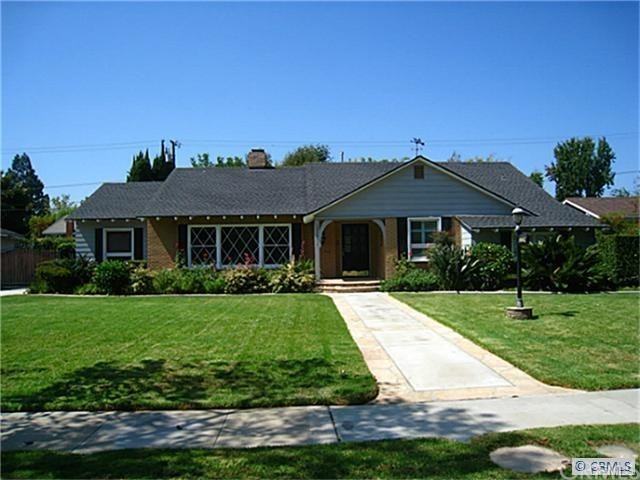 2326 N Olive Ln - Photo 2 of 11