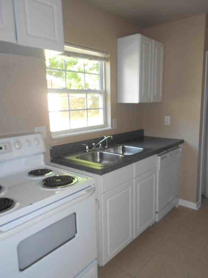 704 Mercer St SE - Photo 2 of 11