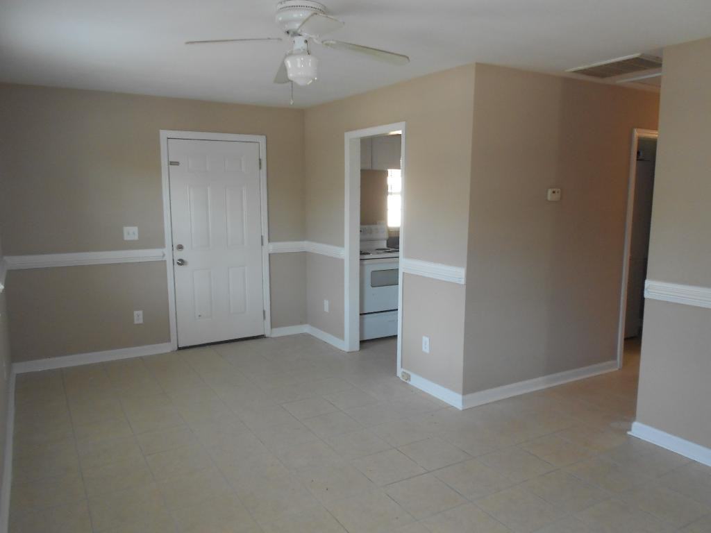 704 Mercer St SE - Photo 3 of 11