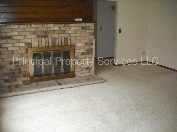 2556 Woodridge Ln - Photo 2 of 17