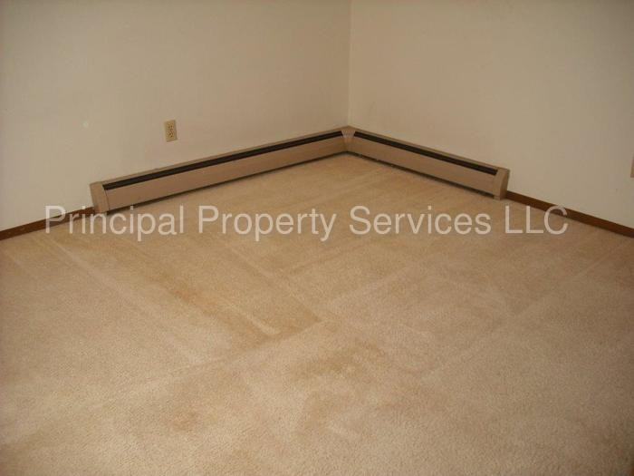 2556 Woodridge Ln - Photo 3 of 17