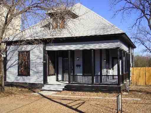 1810 N Comal St - Photo 2 of 17