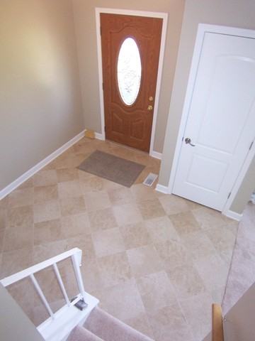 5S741 Cardinal Ct - Photo 2 of 38