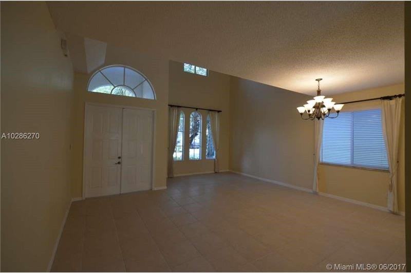 19343 SW 60th Ct - Photo 3 of 31