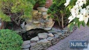 1102 Fairview Ln - Photo 2 of 7