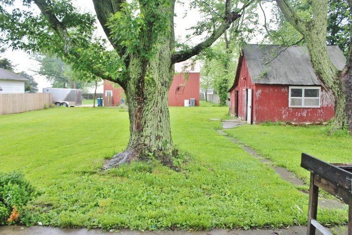 110 N Walnut St - Photo 3 of 17