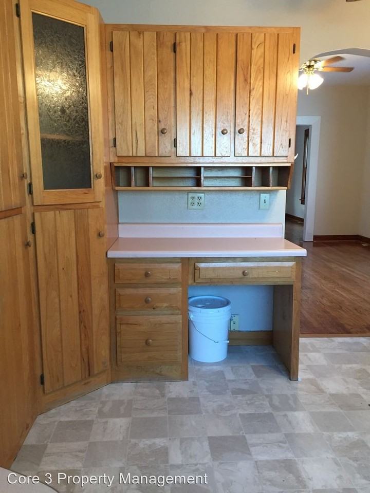 704 N Hamilton St - Photo 2 of 6