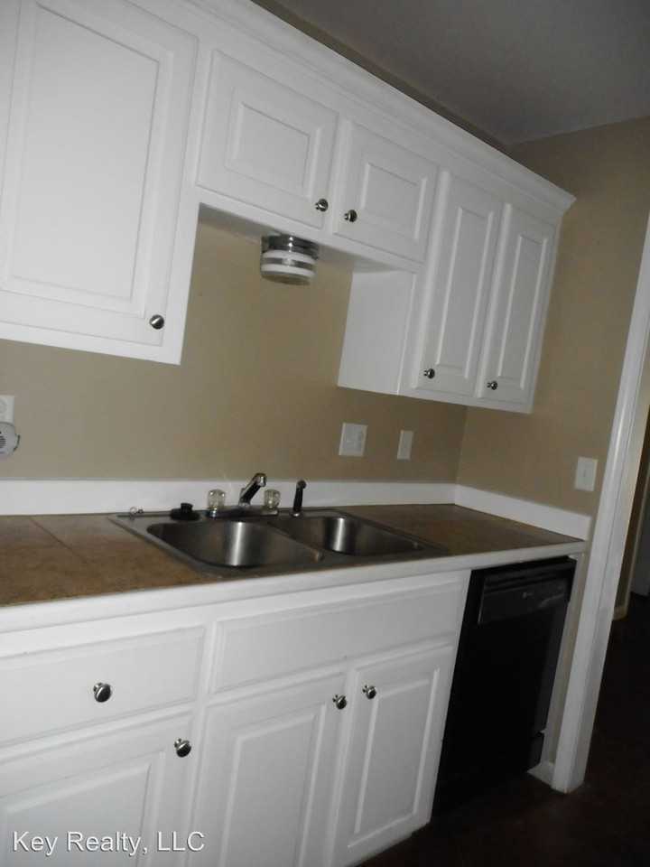 5990 Valerie Dr - Photo 2 of 10