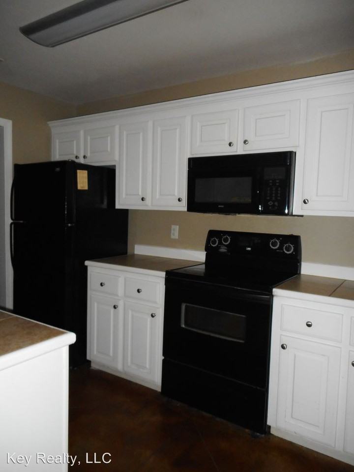 5990 Valerie Dr - Photo 3 of 10