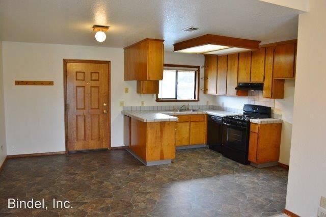 2302 Arbutus St - Photo 2 of 17