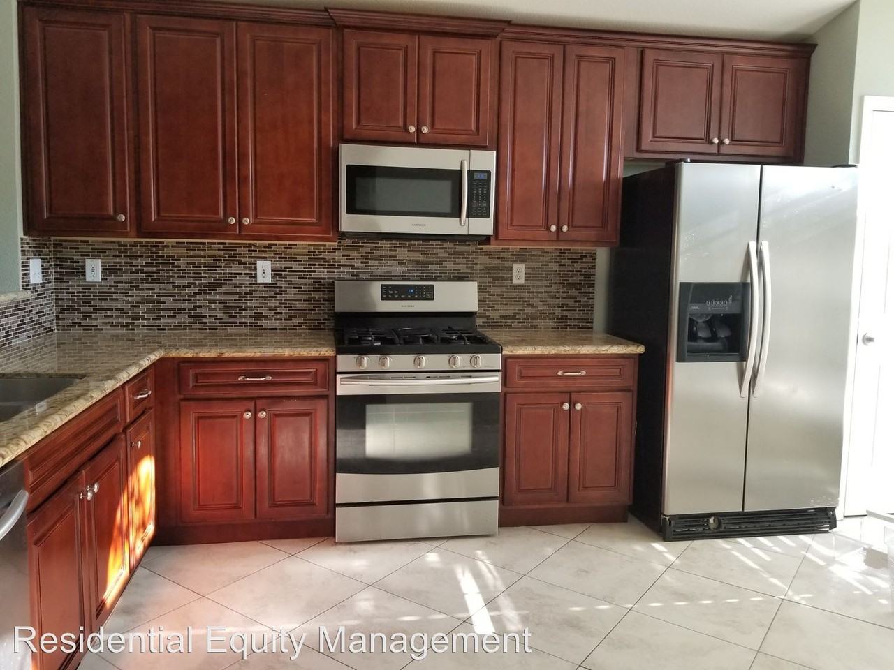 320 Mette Ct - Photo 2 of 12