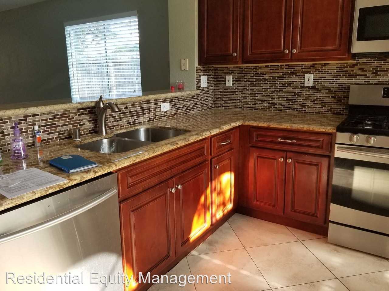 320 Mette Ct - Photo 3 of 12