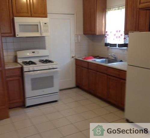 924 71st Ave - Photo 3 of 10