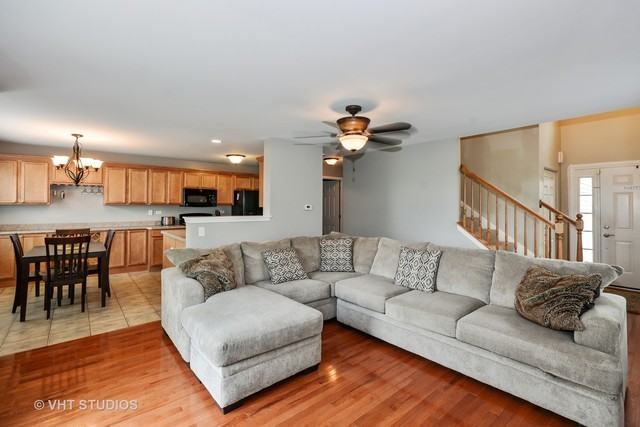 1009 N South Elgin Blvd - Photo 2 of 11