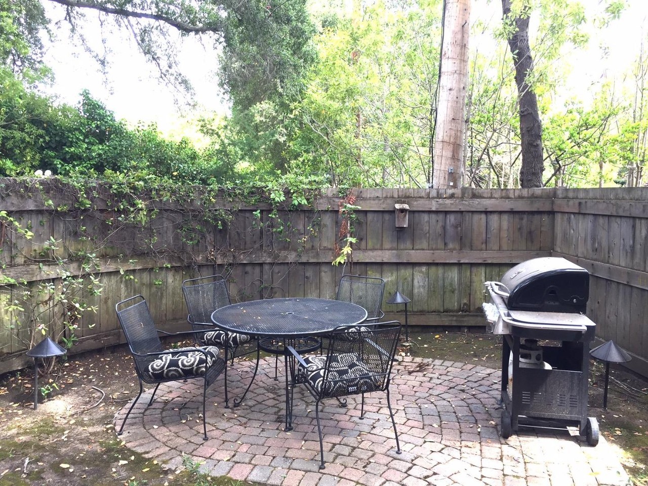 220 Atherton Ave - Photo 3 of 4