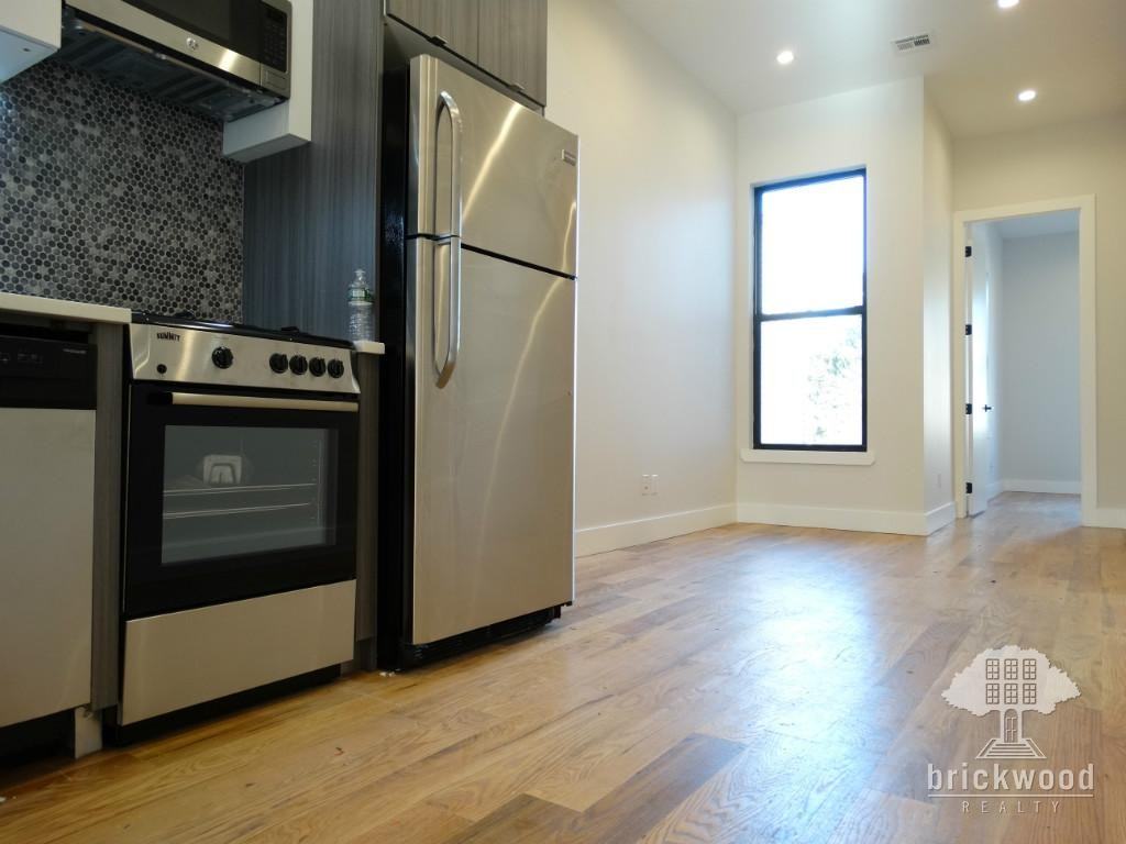 Gates Ave & Seneca Ave #2AB