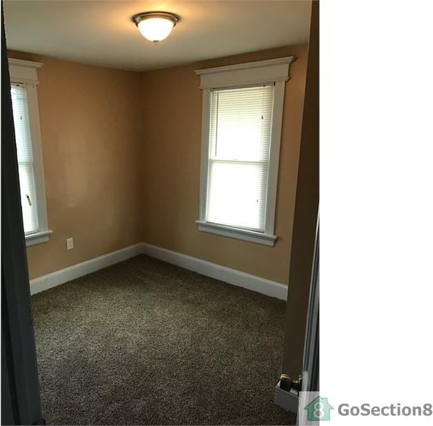 306 Evergreen Ave - Photo 2 of 8