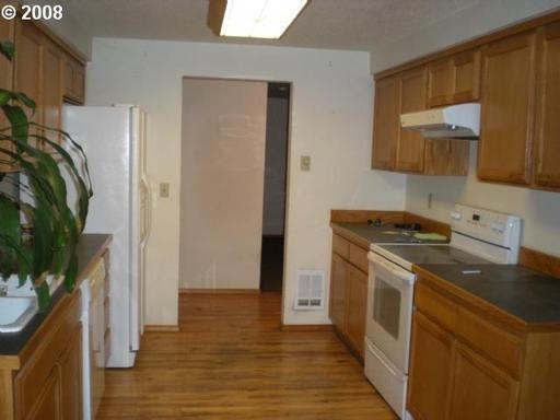 9313 NE 21st St - Photo 3 of 3