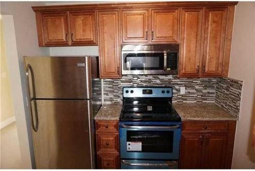 5203 Glencove Ln - Photo 3 of 6