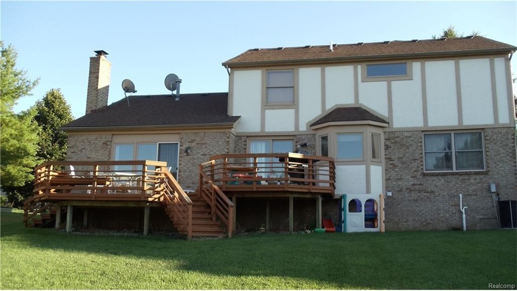 37701 Fleetwood Dr - Photo 3 of 29
