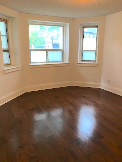 7 Walsmley Blvd - Photo 2 of 9