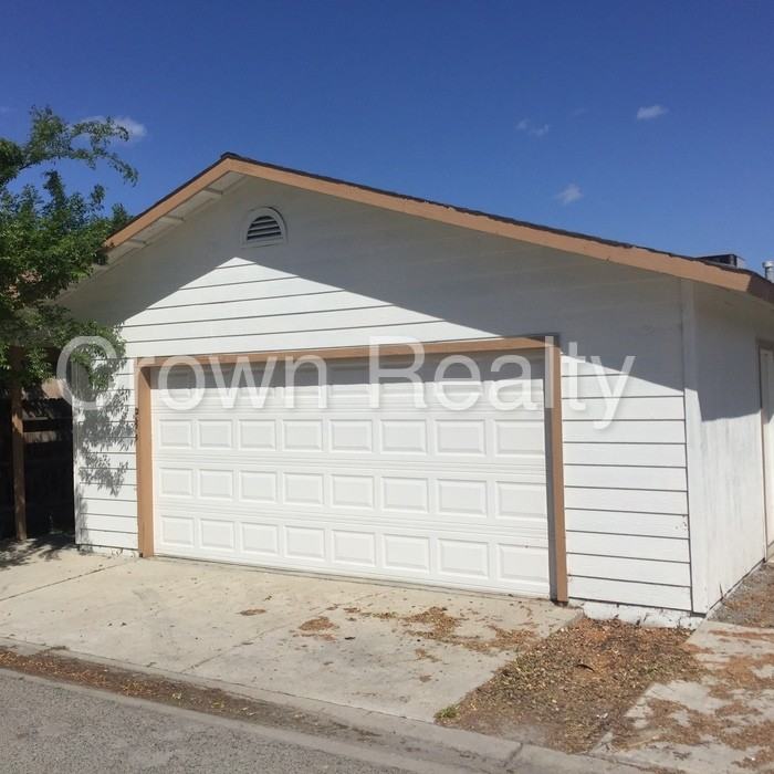1010 Village Dr - Photo 2 of 19