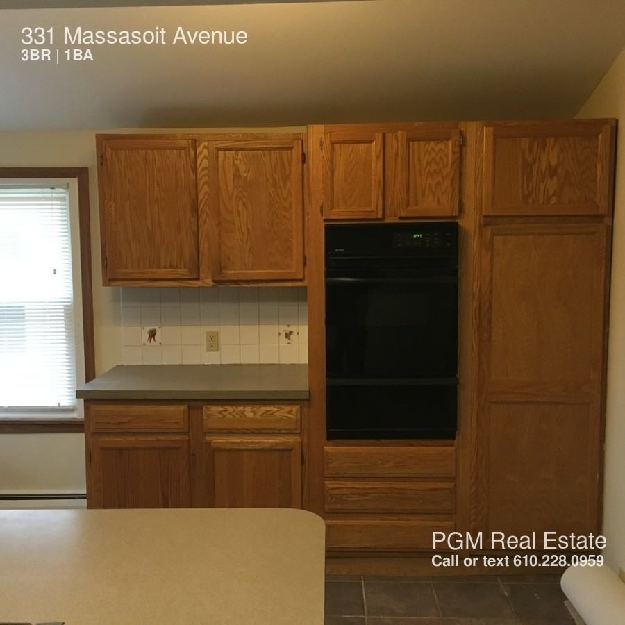 331 Massasoit St - Photo 3 of 13