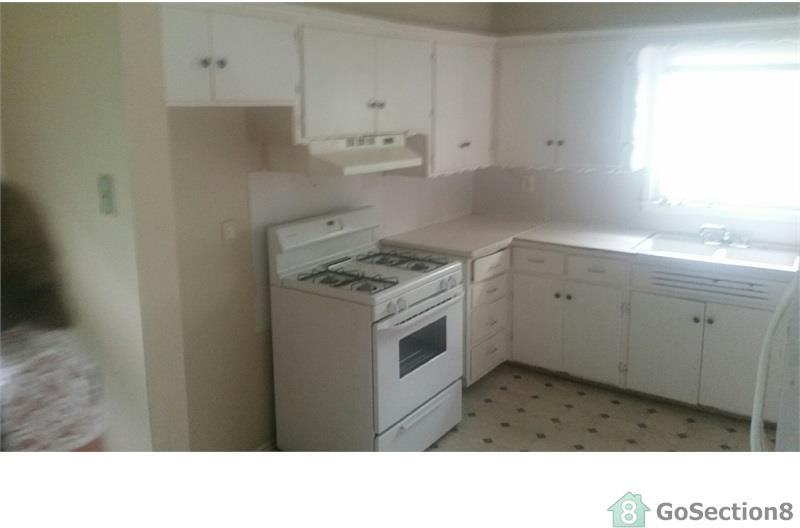 2932 SW 46th St - Photo 2 of 5