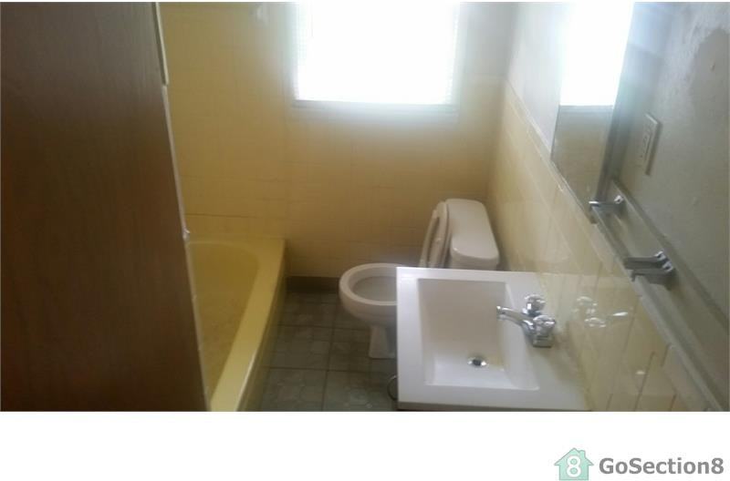 2932 SW 46th St - Photo 3 of 5